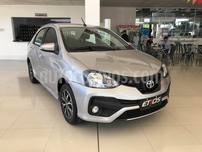 foto Toyota Etios Sedán XLS nuevo color A elección precio $1.057.600