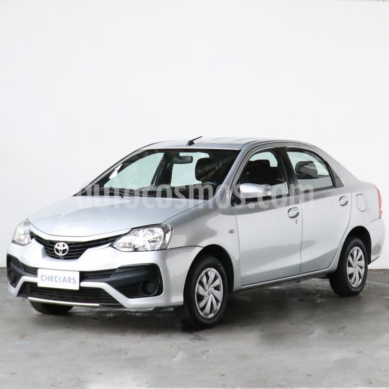 foto Toyota Etios Sedán XS usado (2017) color Gris precio $788.700