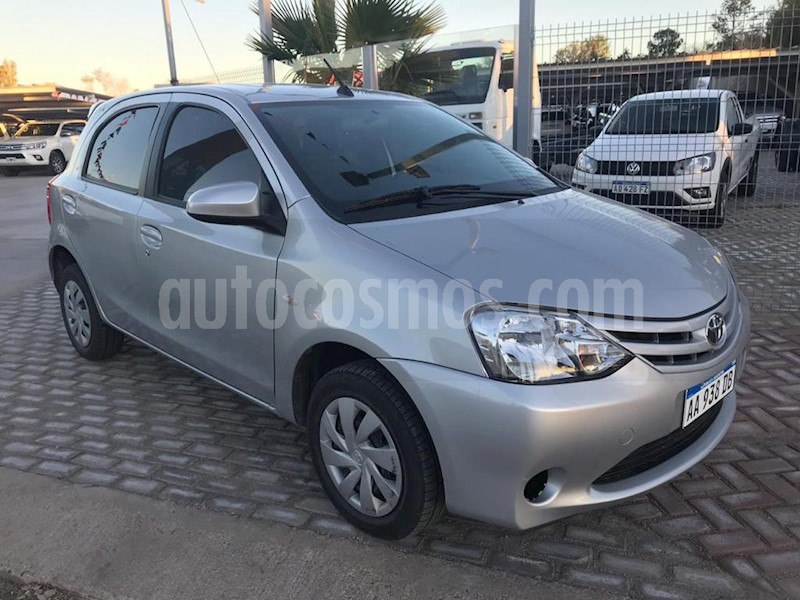 foto Toyota Etios Sedan XS 2016/17 usado