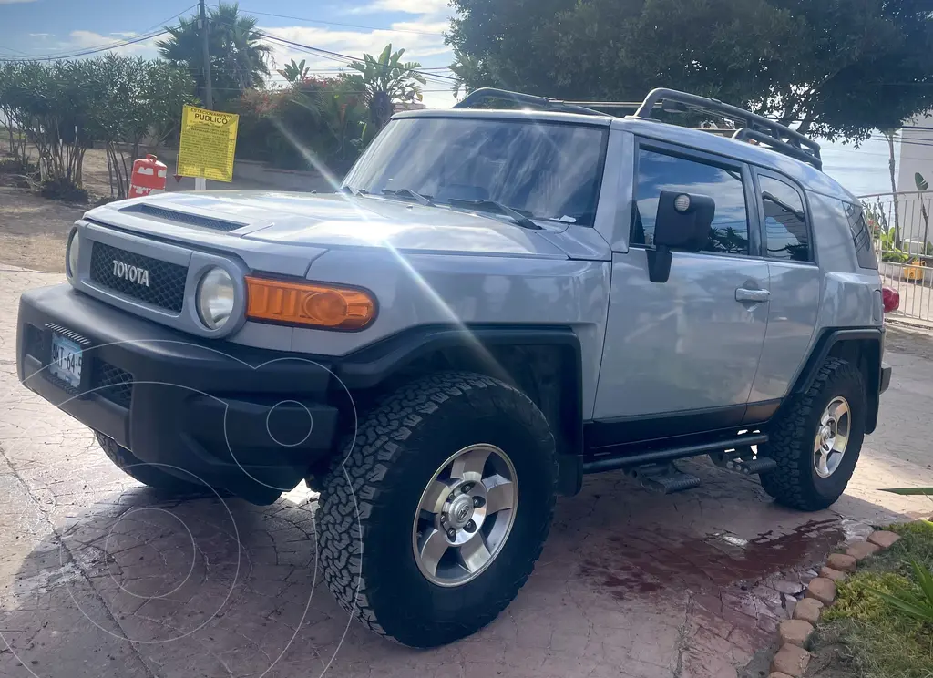 Toyota FJ Cruiser Premium usado (2009) color Gris Platino precio $315,000