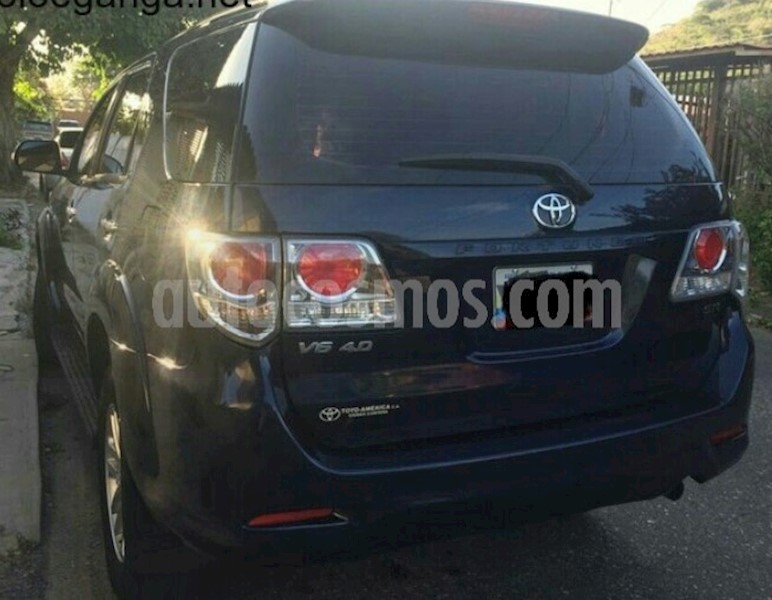 foto Toyota Fortuner 4x2 usado