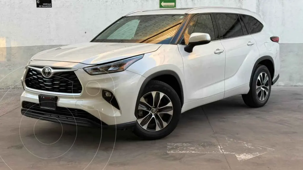 foto Toyota Highlander XLE usado (2022) color Blanco precio $729,000