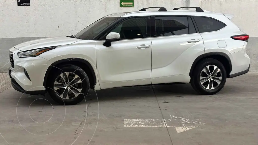 foto Toyota Highlander XLE usado (2022) color Blanco precio $709,000