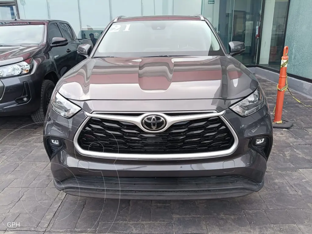 foto Toyota Highlander XLE usado (2021) color Gris precio $633,000