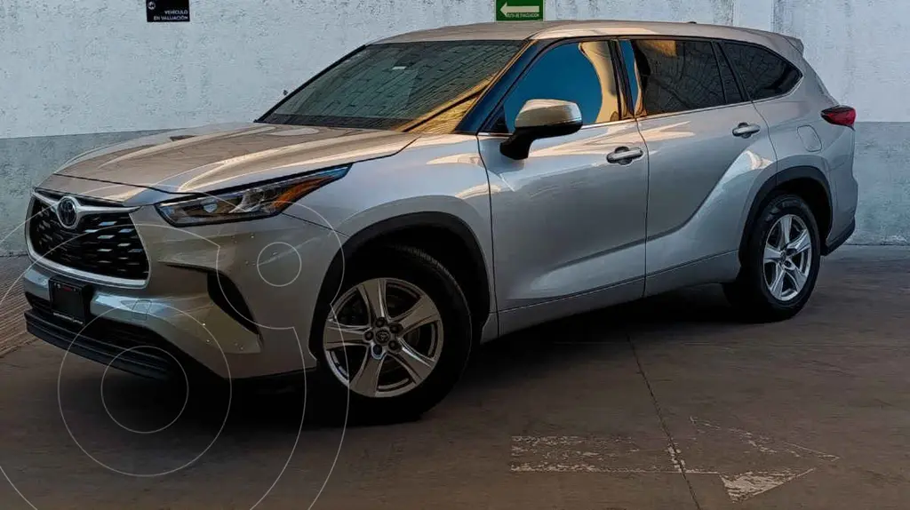 foto Toyota Highlander LE usado (2022) color Gris precio $619,000