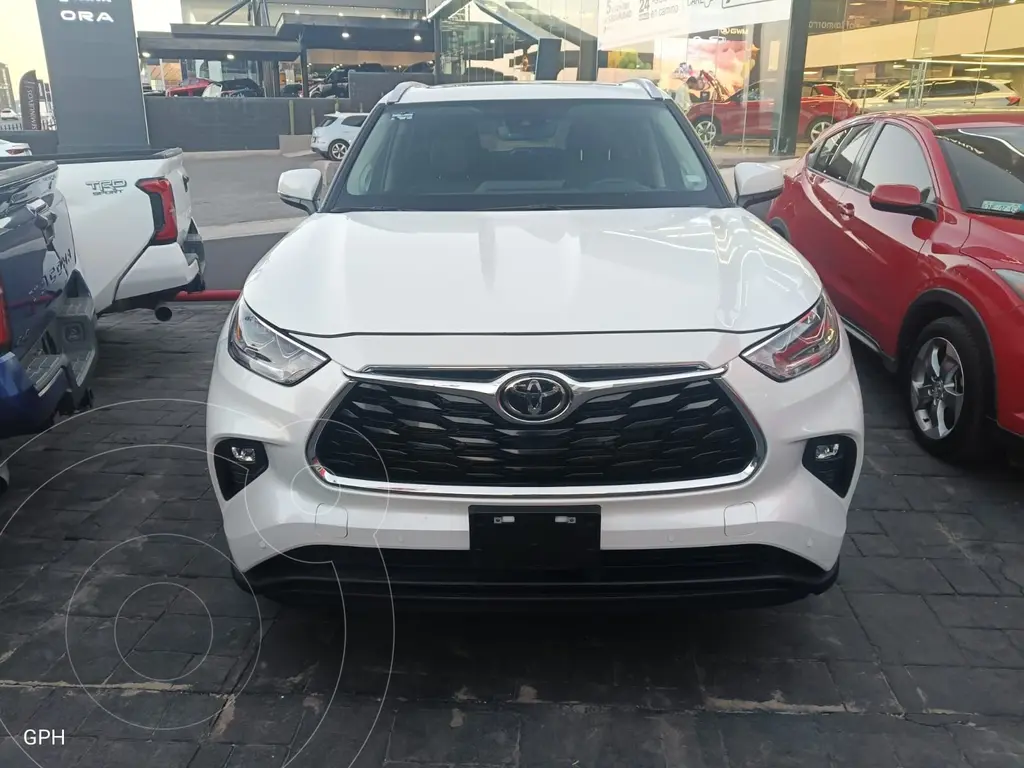 foto Toyota Highlander Limited PR usado (2025) color Blanco precio $1,000,000