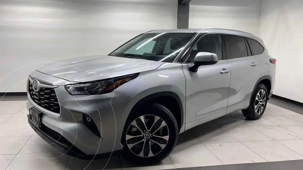foto Toyota Highlander XLE usado (2021) color Plata precio $605,000