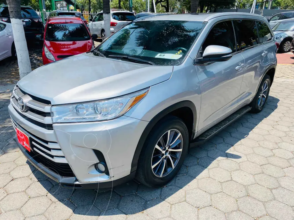 Toyota Highlander XLE usado (2017) color Plata precio $427,000