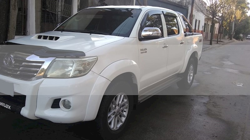 foto Toyota Hilux 3.0 4x2 SRV TDi DC Cuero usado