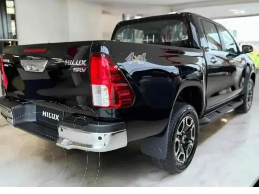 foto Toyota Hilux 4X4 Cabina Doble SRV 2.8 TDi Aut nuevo color Negro precio $71.800.000