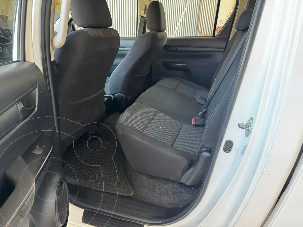 Toyota Hilux 4X4 Cabina Doble Dx 2.4 Tdi (2393 Cc) 2023 - foto 2