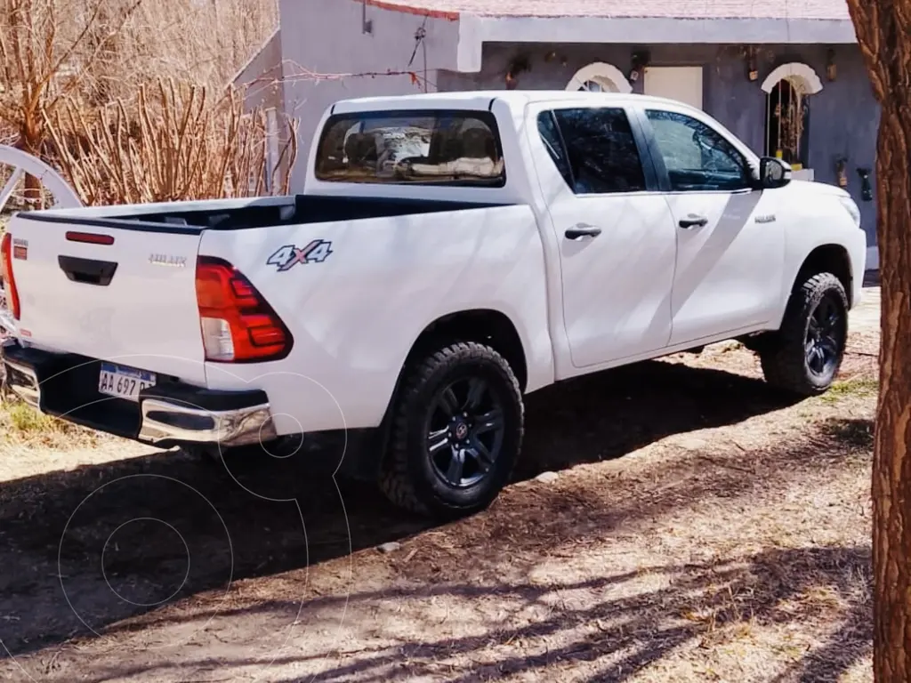 Toyota Hilux 2.4 4X4 Dx Tdi Dc (2393 Cc) 2016 - foto 2