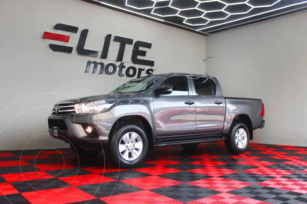 foto Toyota Hilux Cabina Doble SR usado (2019) color Gris precio $379,900