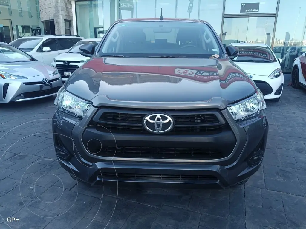 foto Toyota Hilux Cabina Doble SR usado (2024) color Gris precio $543,000