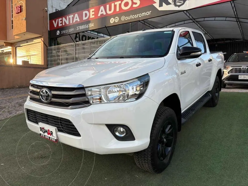 foto Toyota Hilux Cabina Doble SR usado (2017) color Blanco precio $329,999