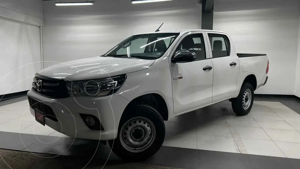 foto Toyota Hilux Cabina Doble Diésel usado (2025) color Blanco precio $636,690