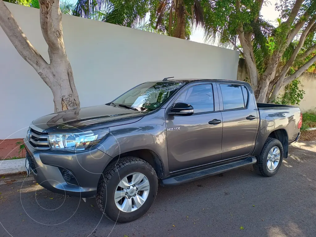 foto Toyota Hilux Cabina Doble Base usado (2019) color Gris precio $329,000