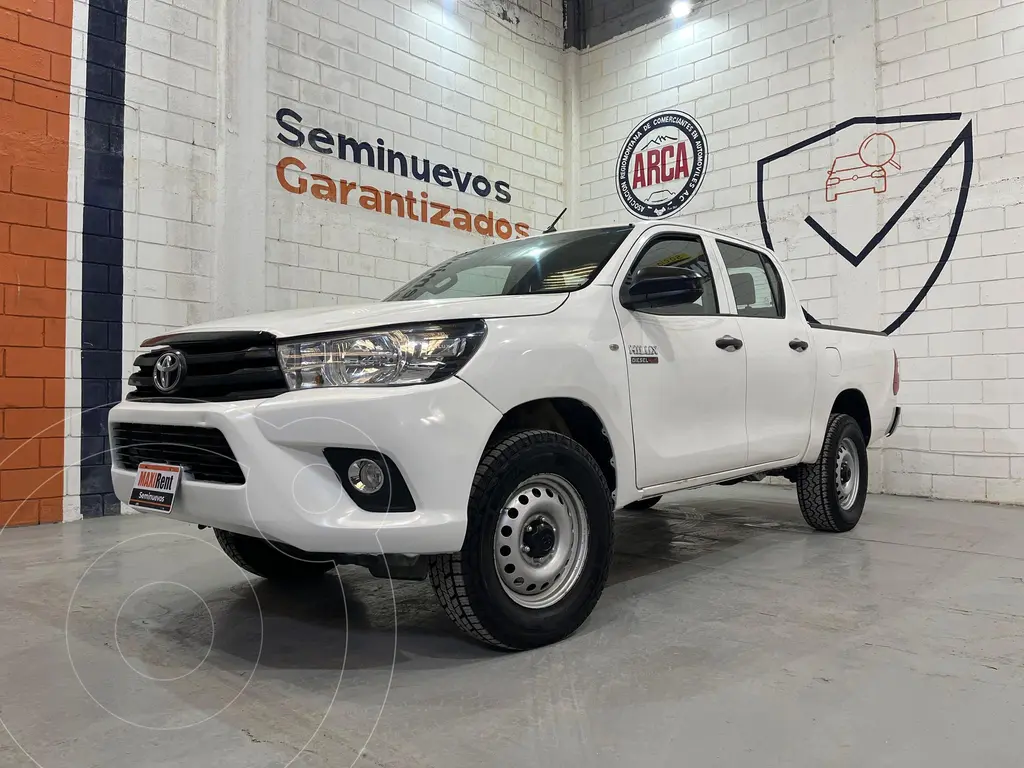 Toyota Hilux Cabina Doble SR usado (2022) color Blanco precio $391,000