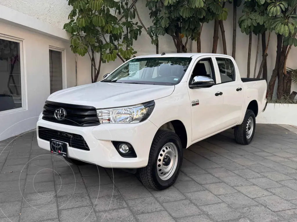 foto Toyota Hilux Cabina Doble Diésel usado (2024) color Blanco precio $600,000