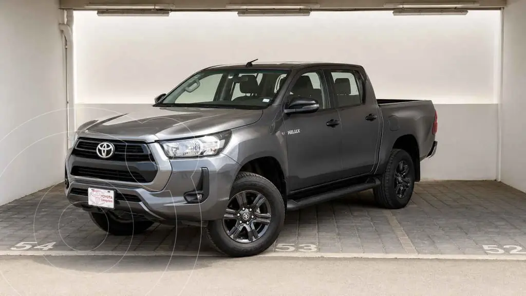 Toyota Hilux Cabina Doble SR 2023