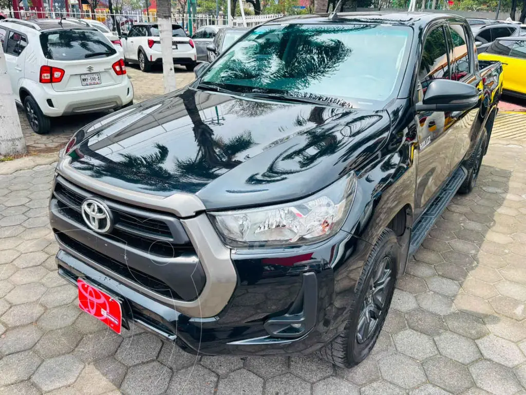 Toyota Hilux Cabina Doble SR 2023