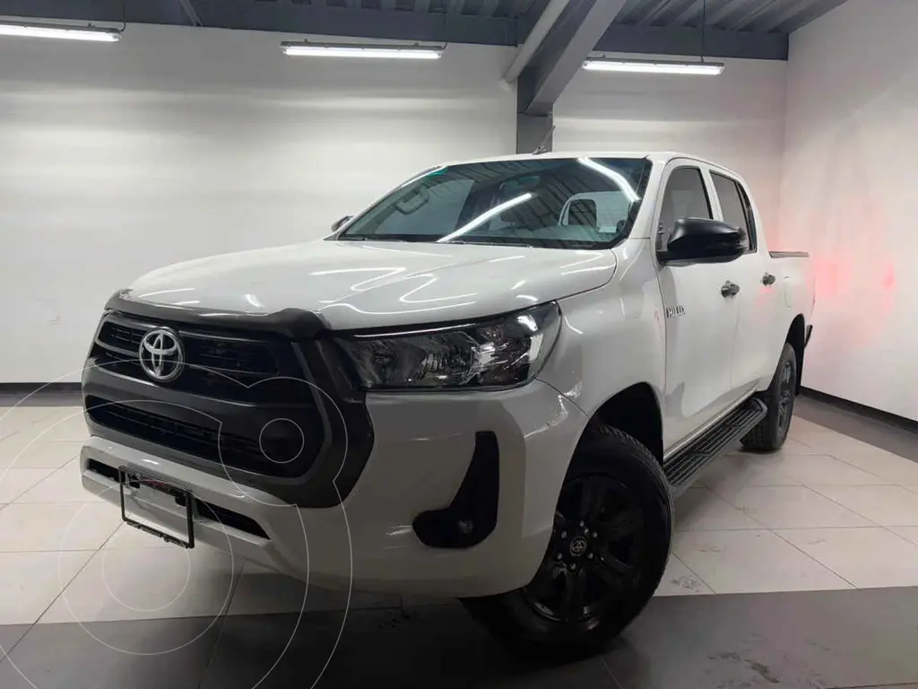 Toyota Hilux Cabina Doble SR 2023