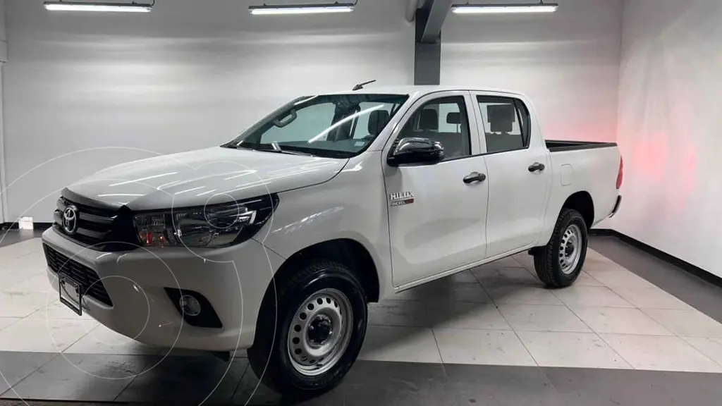 foto Toyota Hilux Cabina Doble Diésel usado (2025) color Blanco precio $636,690