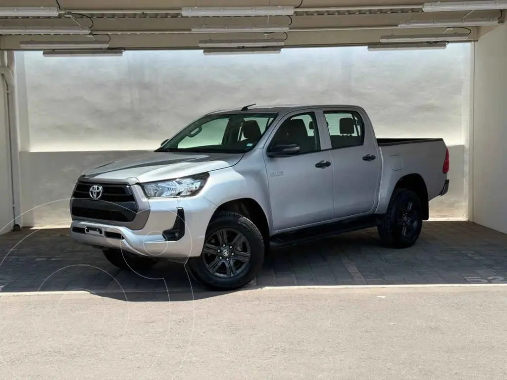 Toyota hilux cabina doble sr (2024)