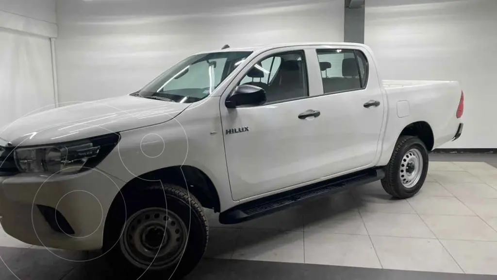 foto Toyota Hilux Cabina Doble Base usado (2025) color Blanco precio $523,165