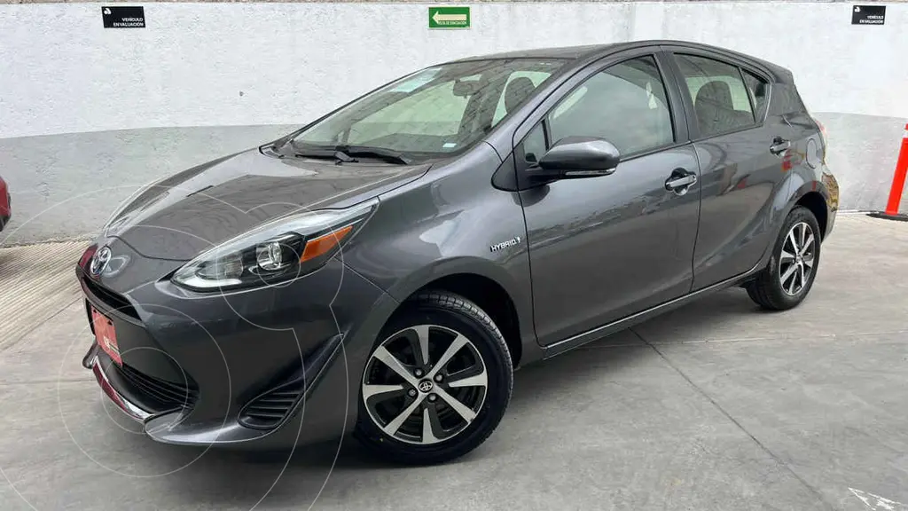 foto Toyota Prius C 1.5L usado (2020) color Gris precio $294,000