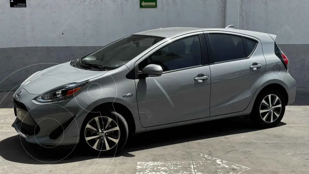 foto Toyota Prius C 1.5L usado (2019) color Gris precio $289,000