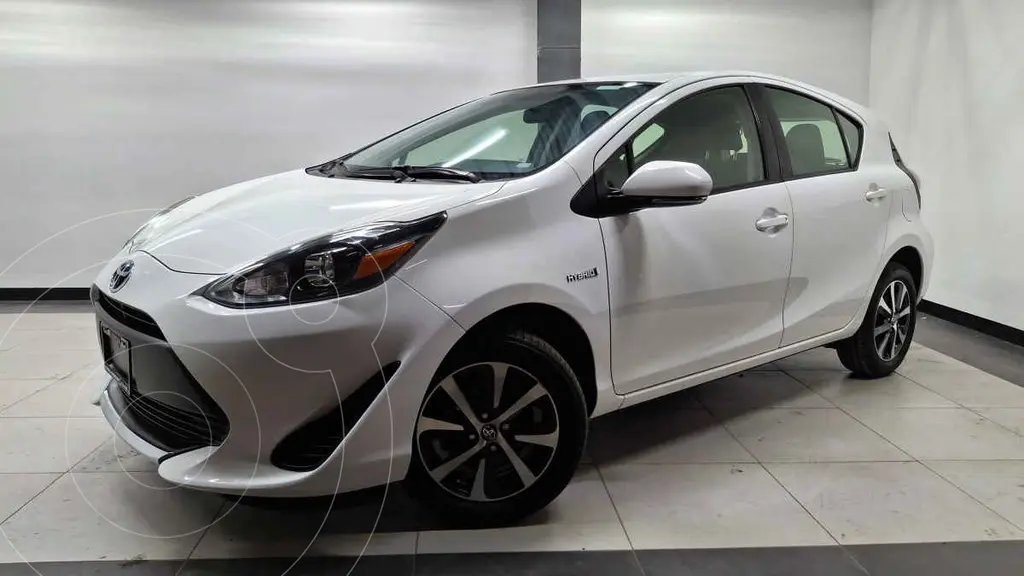 foto Toyota Prius C 1.5L usado (2020) color Blanco precio $335,000