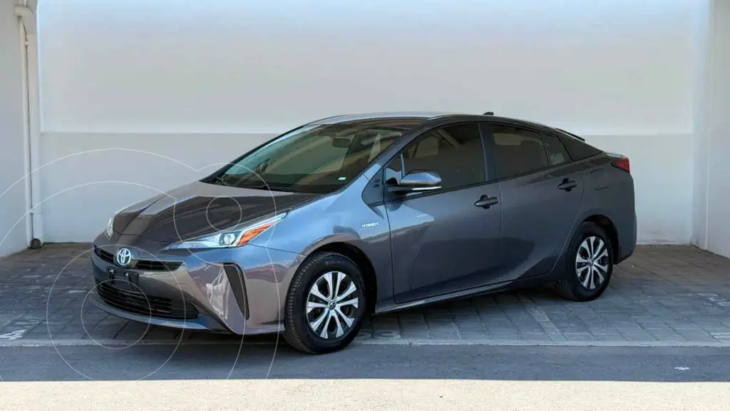 Toyota prius base (2021)