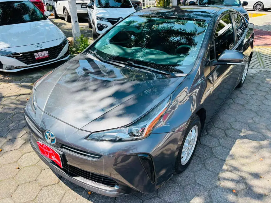 Toyota prius base (2021)