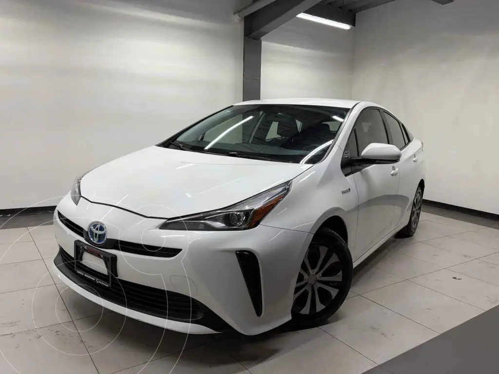 Toyota prius base (2021)