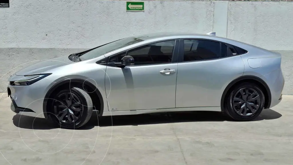 foto Toyota Prius Base usado (2024) color Gris precio $479,000