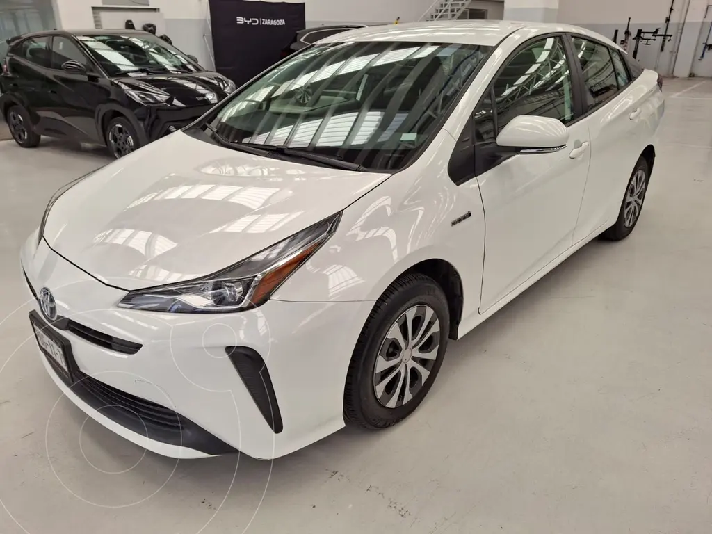 Toyota prius base (2022)