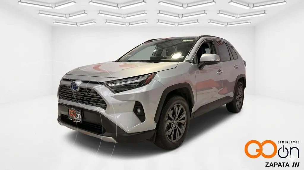 foto Toyota RAV4 HEV Limited usado (2023) color TOY PLATA precio $619,000