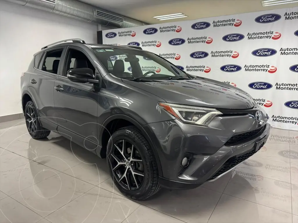 foto Toyota RAV4 HEV Limited usado (2018) color Gris precio $315,000