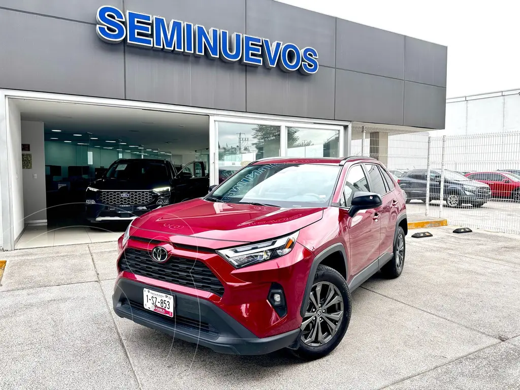 foto Toyota RAV4 XLE usado (2023) color Rojo precio $529,000