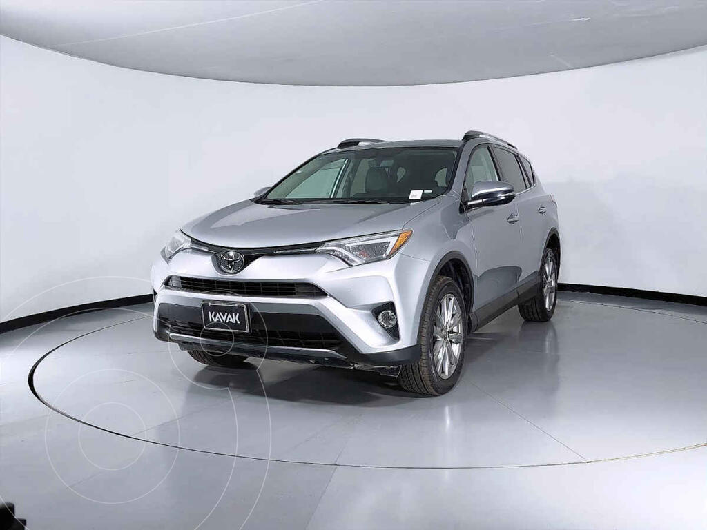 foto Toyota RAV4 2.4L Limited usado (2017) color Plata precio $468,999