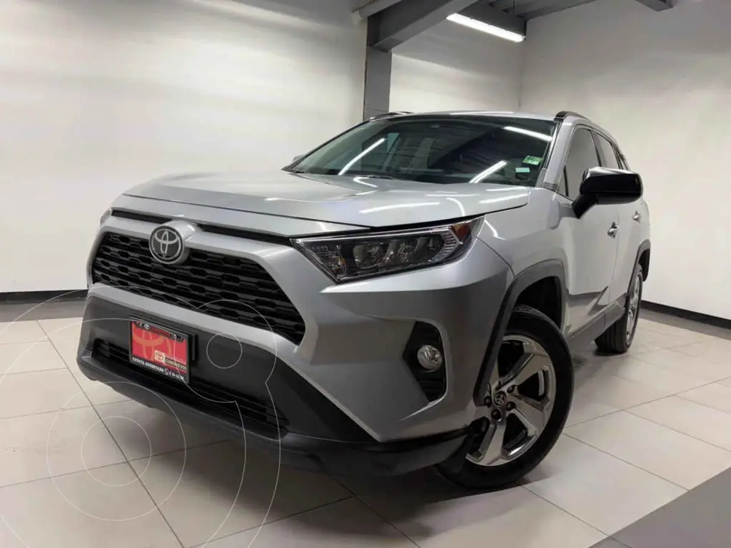 Toyota RAV4 XLE usado (2021) color Plata precio $430,000