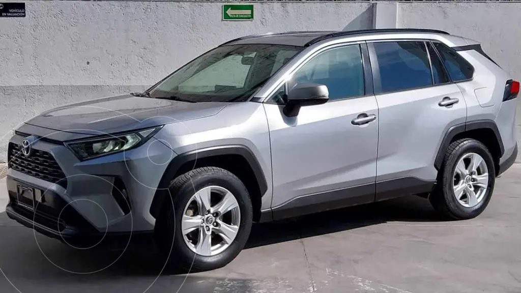foto Toyota RAV4 XLE usado (2019) color Plata precio $350,000