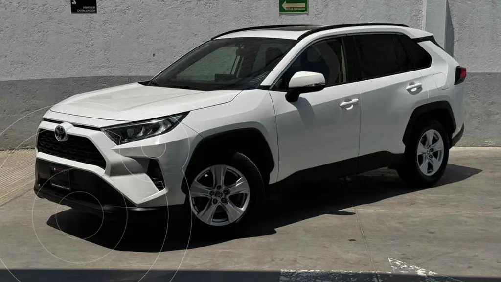 foto Toyota RAV4 XLE 4WD usado (2020) color Blanco precio $429,000