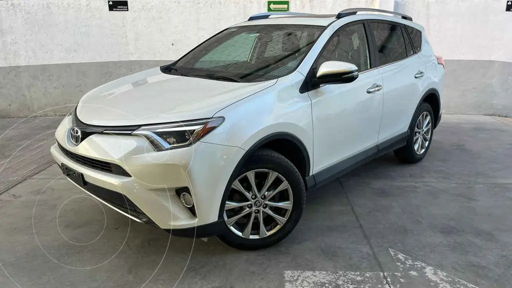 foto Toyota RAV4 2.4L Limited usado (2018) color Blanco precio $449,000