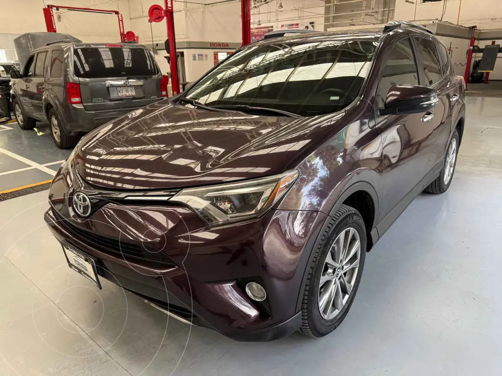 Toyota RAV4 2.4L Limited usado (2018) color Violeta precio $379,000