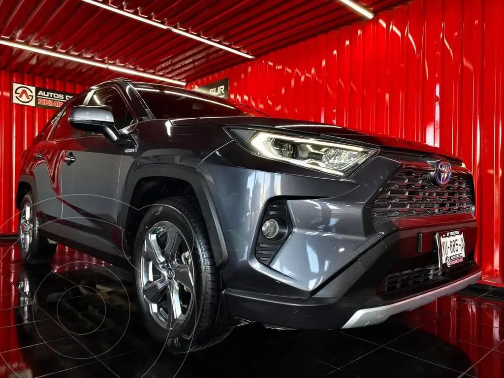 foto Toyota RAV4 LE usado (2019) color Gris precio $489,000