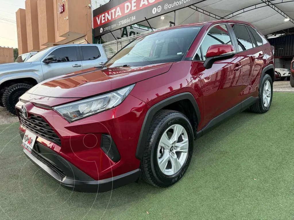 foto Toyota RAV4 LE usado (2020) color Vino Tinto precio $419,999