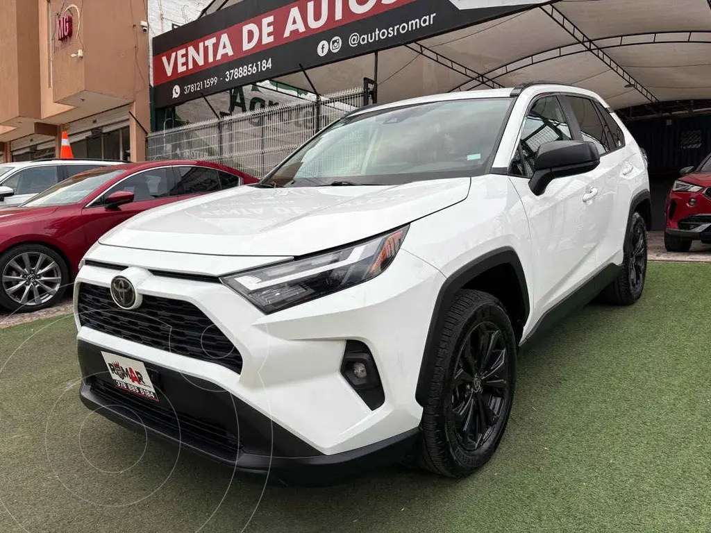 foto Toyota RAV4 XLE usado (2022) color Blanco precio $519,999