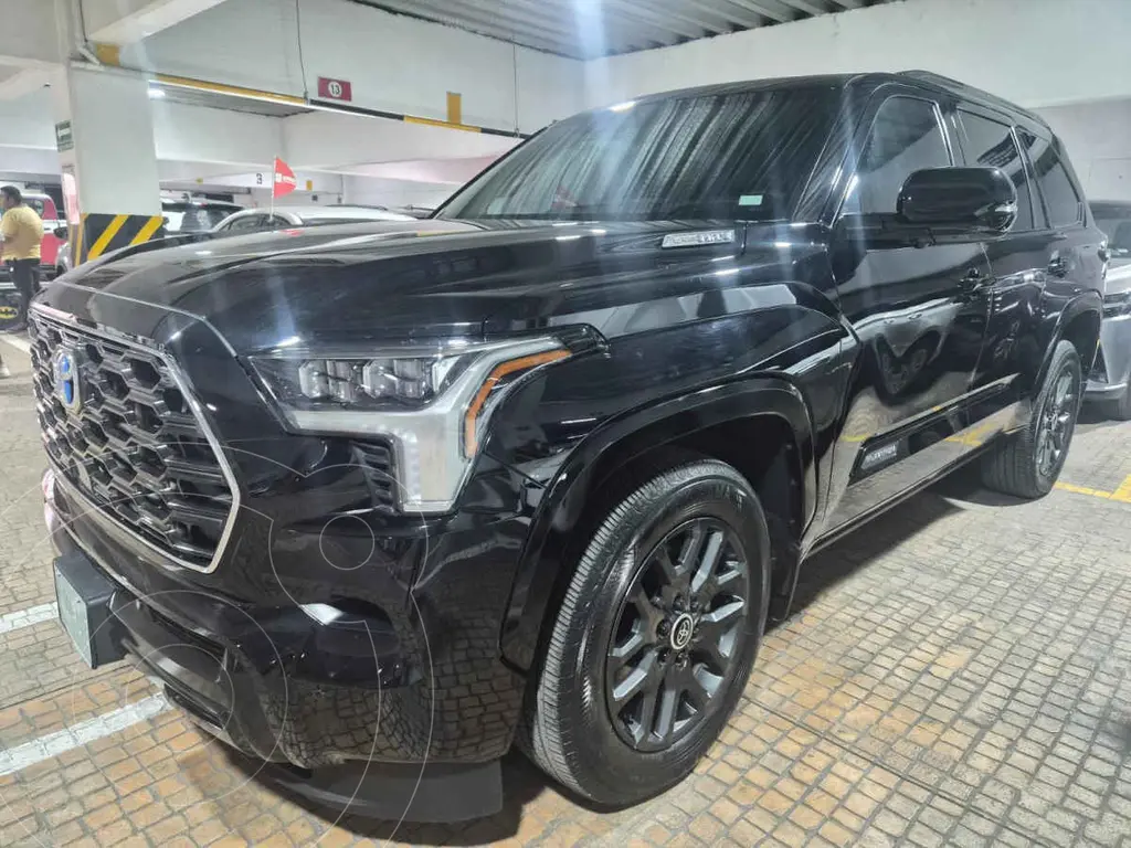 foto Toyota Sequoia Platinum usado (2024) color Negro precio $1,740,000